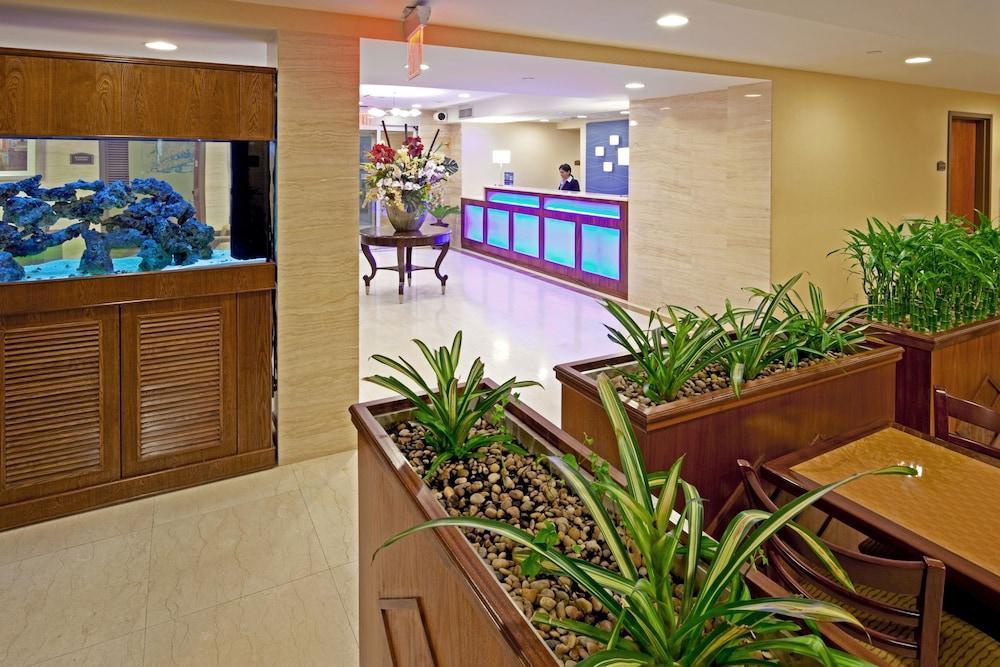 Holiday Inn Express Maspeth By Ihg New York Dış mekan fotoğraf