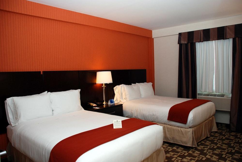 Holiday Inn Express Maspeth By Ihg New York Dış mekan fotoğraf