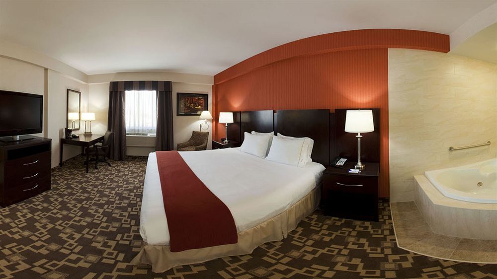 Holiday Inn Express Maspeth By Ihg New York Dış mekan fotoğraf