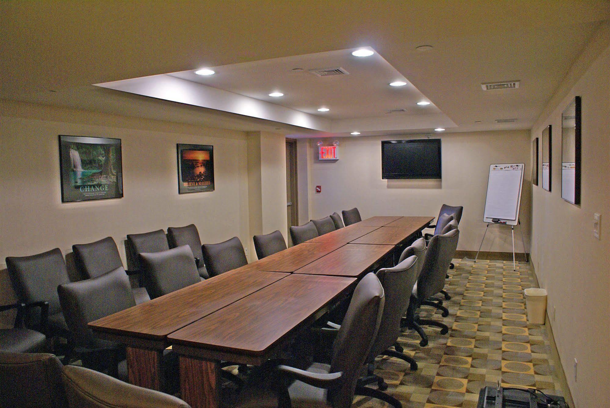 Holiday Inn Express Maspeth By Ihg New York Dış mekan fotoğraf