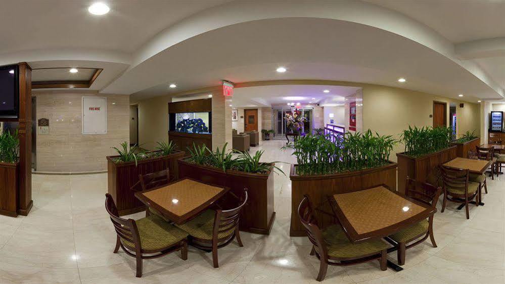 Holiday Inn Express Maspeth By Ihg New York Dış mekan fotoğraf